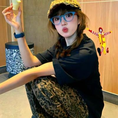赛马女孩
